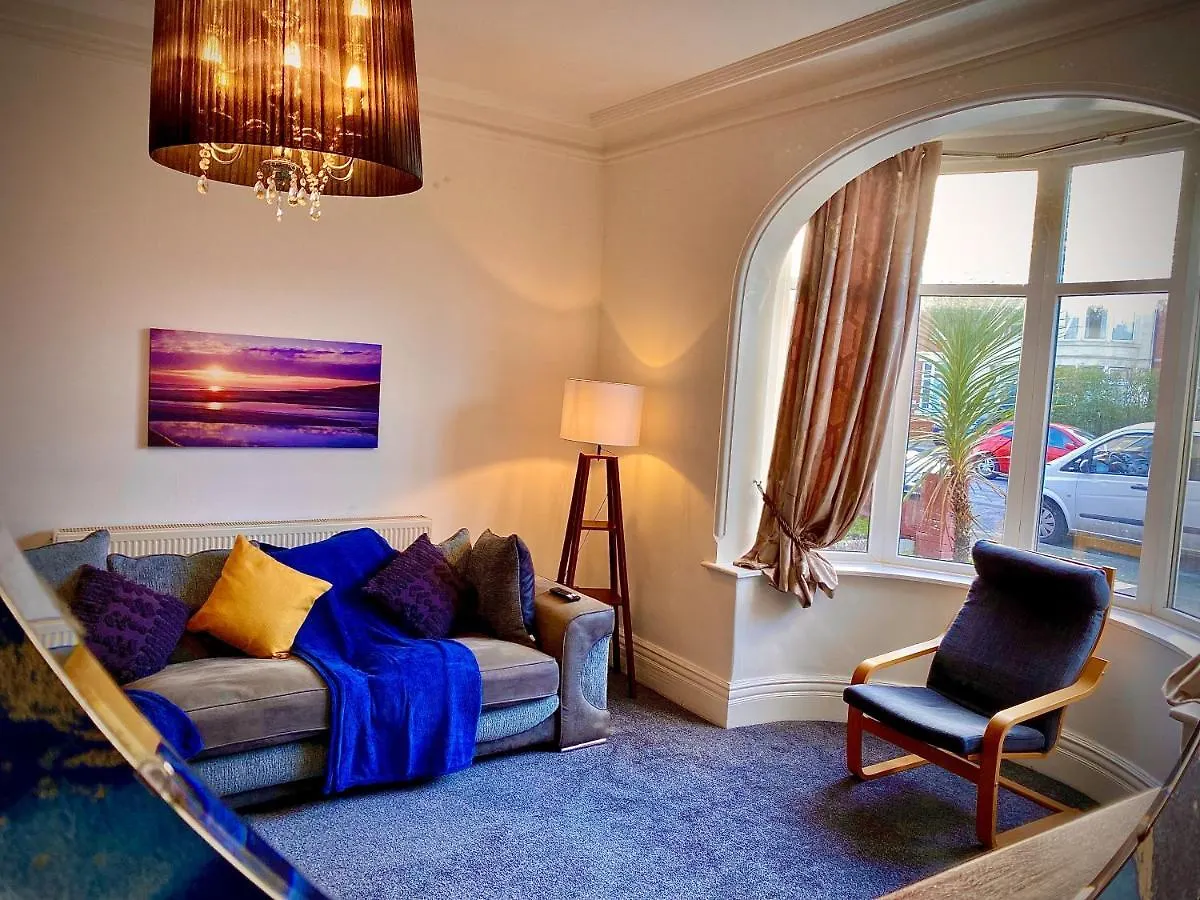 Captivating 4-Bed Hot Tub House In Blackpool Holiday home
