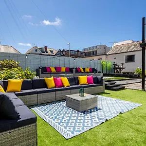 Empress Hall By Charles Alexander Short - Sleeps 20 Blackpool