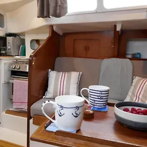 Couples, Centre Getaway On The Water Botel Southampton