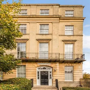 St Marg's Hideaway: Grade Ii Listed Luxury In Cheltenham's Heart Apartment Cheltenham